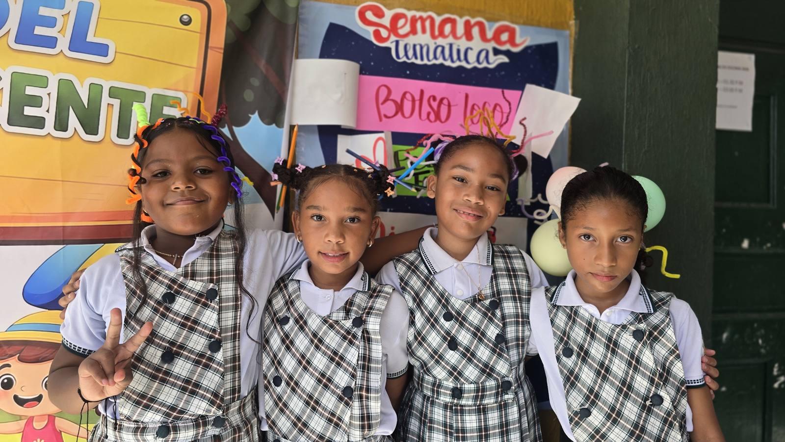 Estudiantes de FUNCEPAL compartiendo una actividad institucional